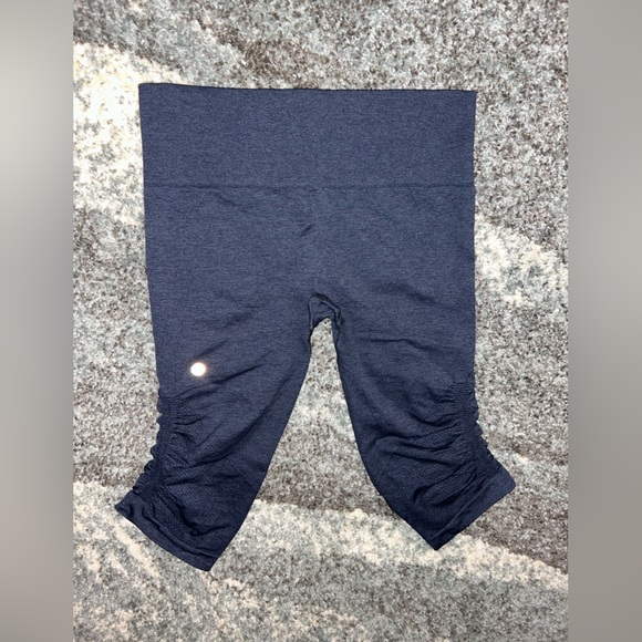 Lululemon In the Flow Crop Leggings 8 Womens Blue Ruched Leg Seamless Yoga - Picture 2 of 3